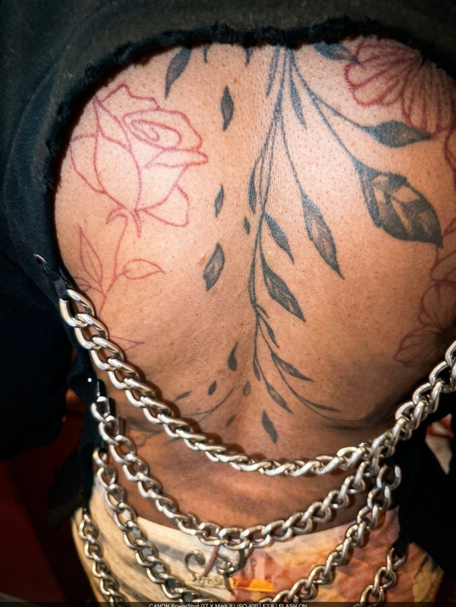 D”stressed chain sweatshirt.
